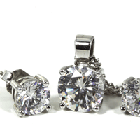 プロポーズリングではダイヤモンドの輝きこそが一番大事